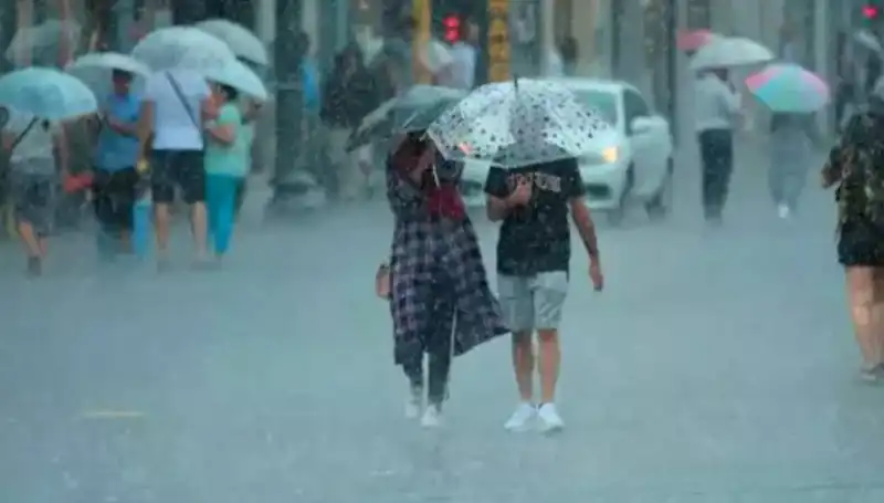 Meteoroloji'den Çarpıcı Uyarılar: İstanbul'da Sağanak Yağış ve Yangın Bölgesinde Rüzgar Tehlikesi!