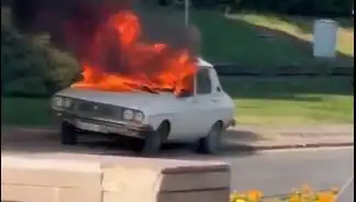 Meclis Önünde Beyaz Toros Yangını: ÖTV İndirimi İstemeyen Protesto