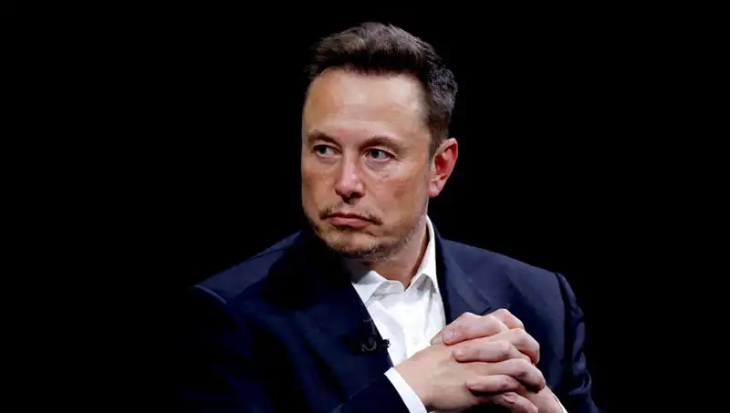 Musk'tan Çarpıcı Açıklama: Robotlar Cerrahları Geçiş Yapacak