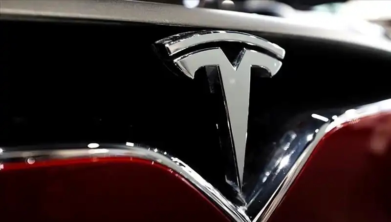 Tesla'da Kaos: Ucuz Model Tartışmaları ve FSD Beklentileri