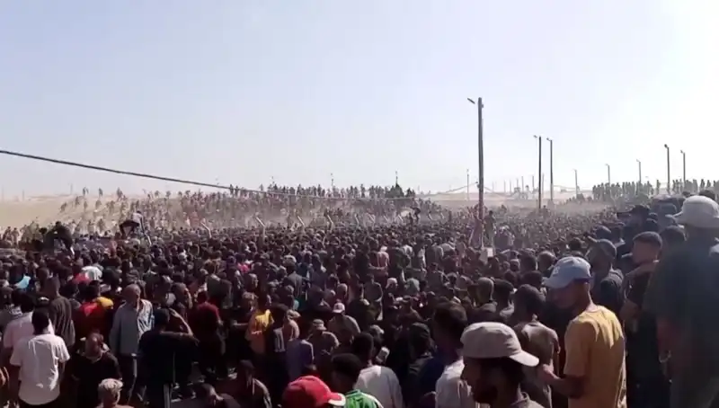 İsrail'in Filistinli Sivil Ambulansına Saldırısı: 30 Can Kayıbı!