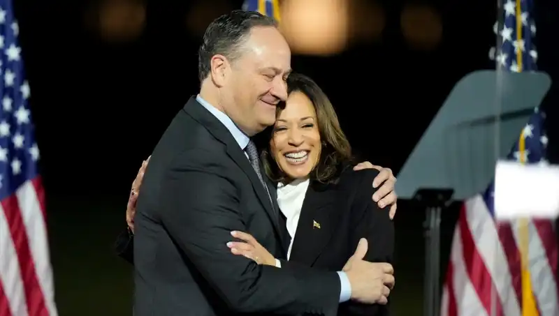 Trump, Kamala Harris’in Eşini Görevden Aldı: Siyasi Gelişmeler Neleri Getirecek?