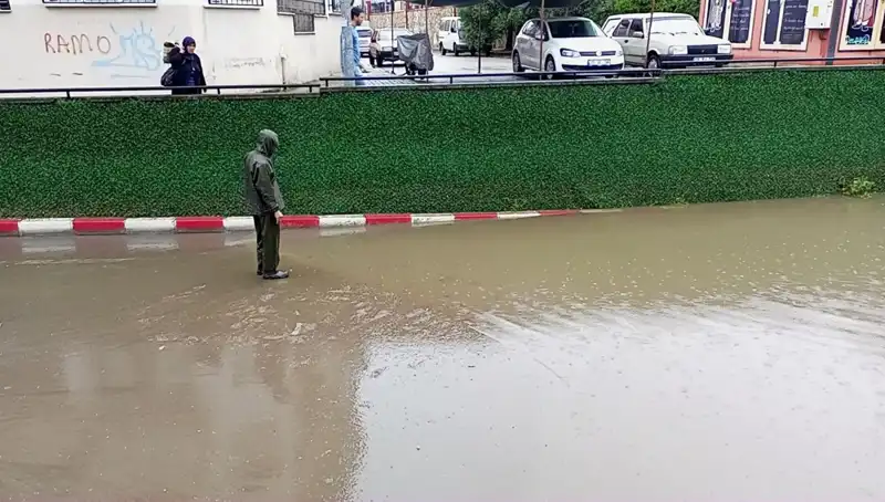 Aydın'da Şiddetli Yağışlar Alt Geçidi Su Basınca Hayatı Felç Etti
