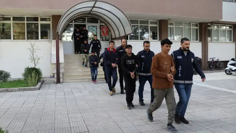 Edirne ve Kırklareli'nde Kaçak Göçmenlere Yönelik Büyük Operasyon Gerçekleştirildi