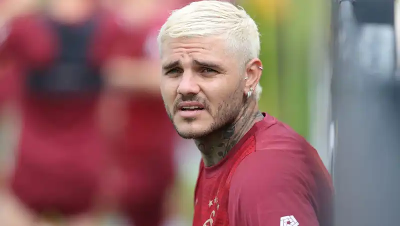Icardi, Borçlarının Peşinde! Osimhen ve Kerem Aktürkoğlu Sorularına Cevap Verdi