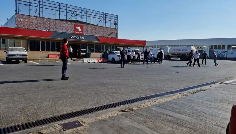 İki Aile Arasında Çıkan Omuz Atma Kavgası Akaryakıt İstasyonunu Duman Etti