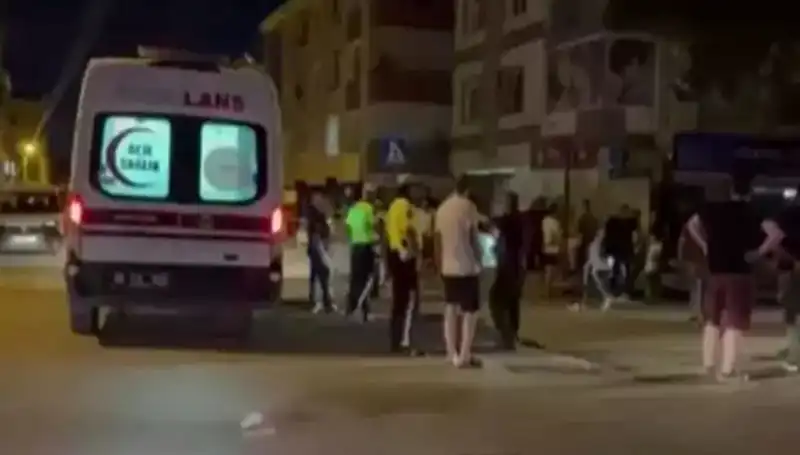 Alkollü Sürücü, Tartıştığı Yayaları Kamyonetle Ezdi: O Anlar Kameralara Yansıdı