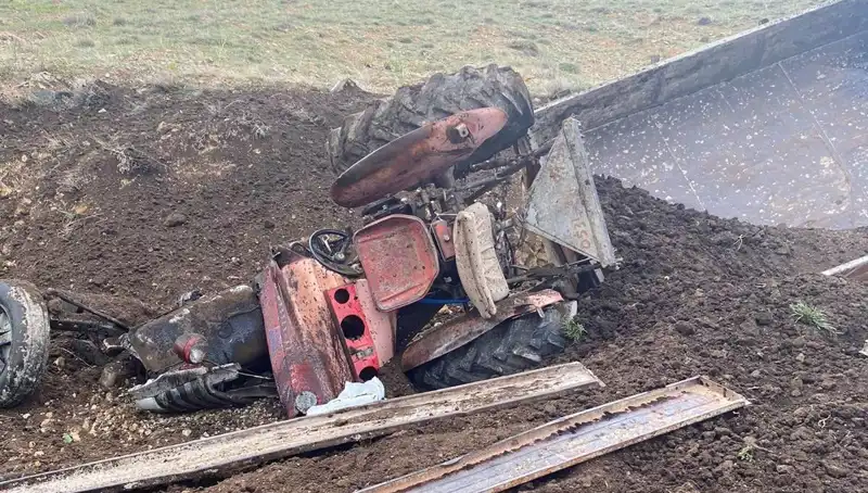 Kayseri'de Kontrolden Çıkan Traktör Şarampole Uçtu: Faciadan Dönüldü