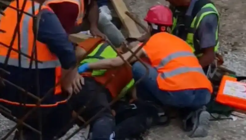 Adana'da İnşaat Faciası: İki İşçi Hayat Mücadelesi Veriyor