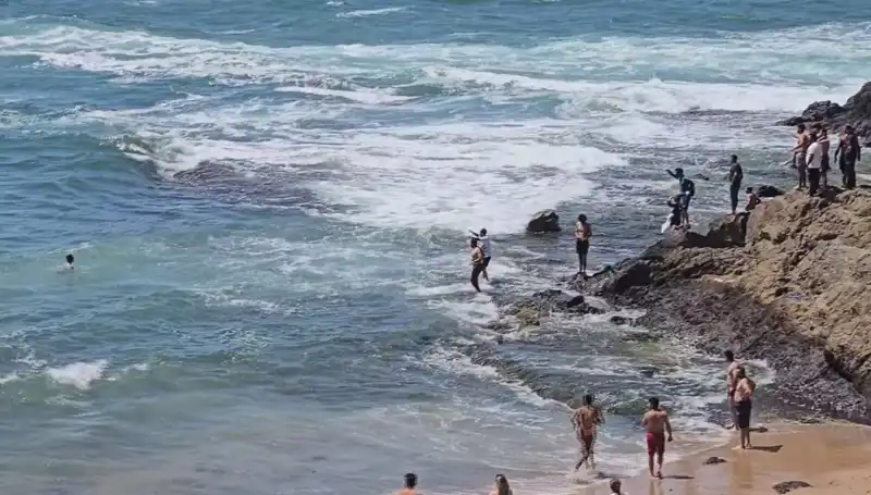 Yasağa Rağmen Denize Giren Üç Kişi Ortadan Kayboldu: Tatil Cennetinde Panik!