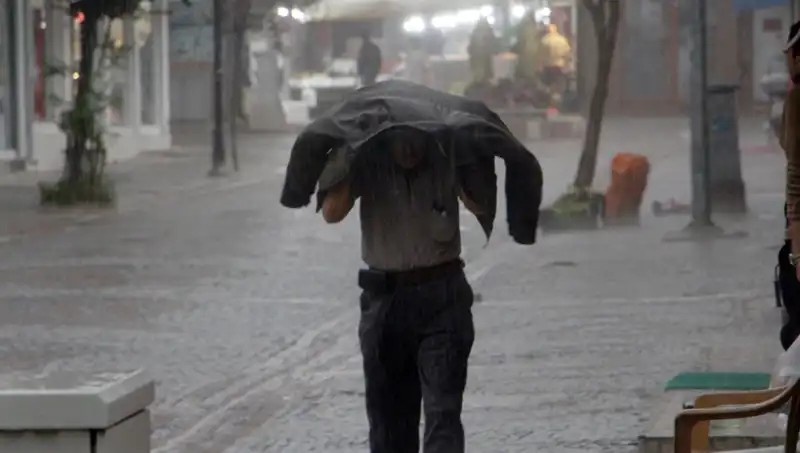 25 İlde Sarı Kodlu Uyarı: Kuvvetli Sağanak Yağış Hazırlığınızı Yapın!