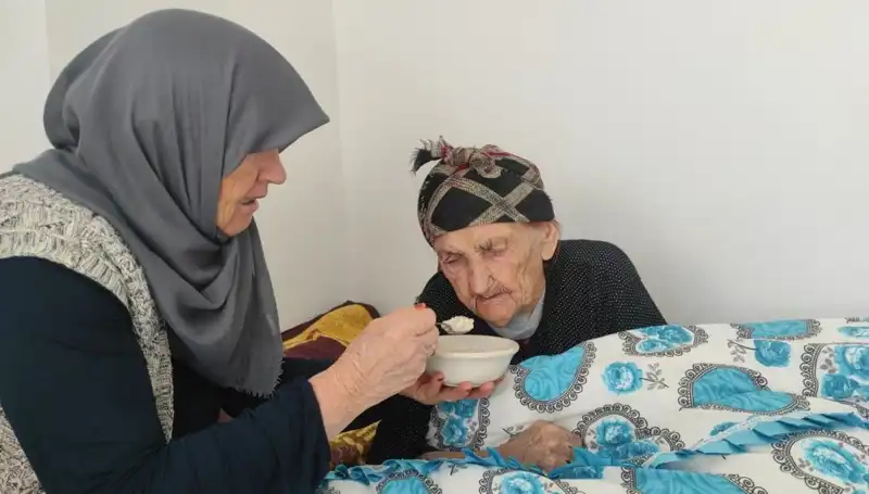 102 Yaşındaki Kezik Nine'nin Sırrı: Doktora Gitmeden Uzun Yaşamanın Yolu
