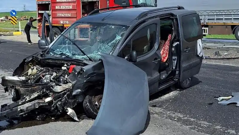 Ankara Yolunda Feci Kaza: Üç Kişi Yaralandı, Olay Yerin'de Panik Anları