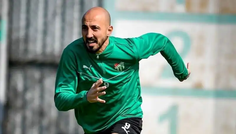 Milli Futbolcunun İkinci Lig Serüveni Başlıyor: Neler Oluyor?