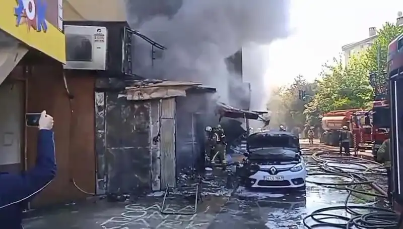 Ümraniye'deki Hediyelik Eşya Dükkanında Korkutan Yangın: Detaylar Ortaya Çıktı