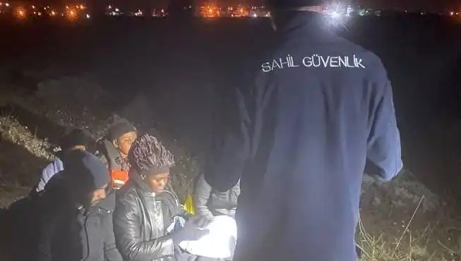 İzmir'de Düzensiz Göçmen Operasyonu: 7 Kişi Yakalandı, Detaylar Şaşırtıyor!