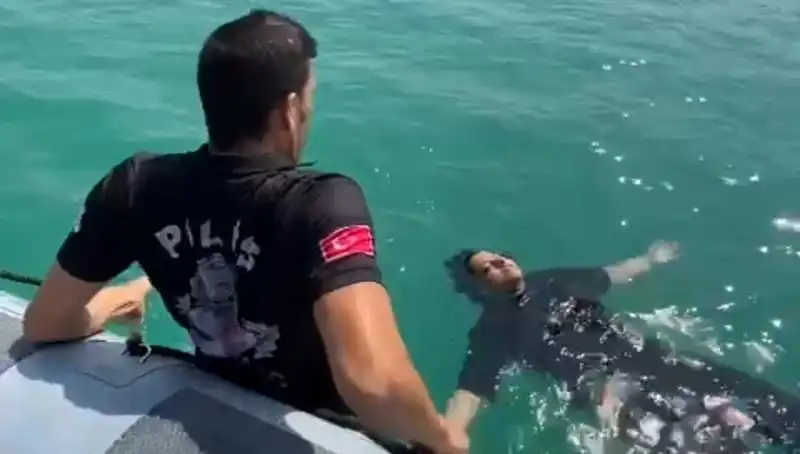 Baraj Gölüne Düşen Kadın Gemi Adamları Tarafından Kurtarıldı