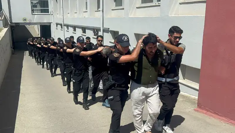 Adana'da Tarihi Eroin Operasyonu: 825 Kilo Uyuşturucuya 16 Tutuklama!