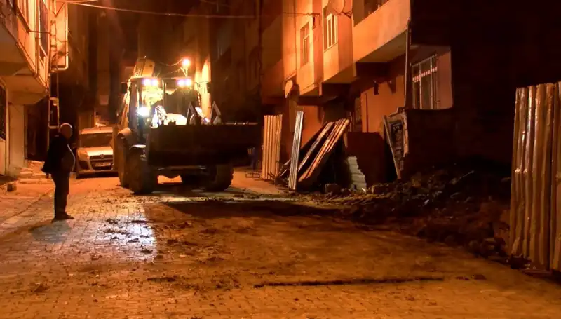 Bağcılar'da Yana Yana Eğilen Bina İle İlgili Acil Önlemler Alındı
