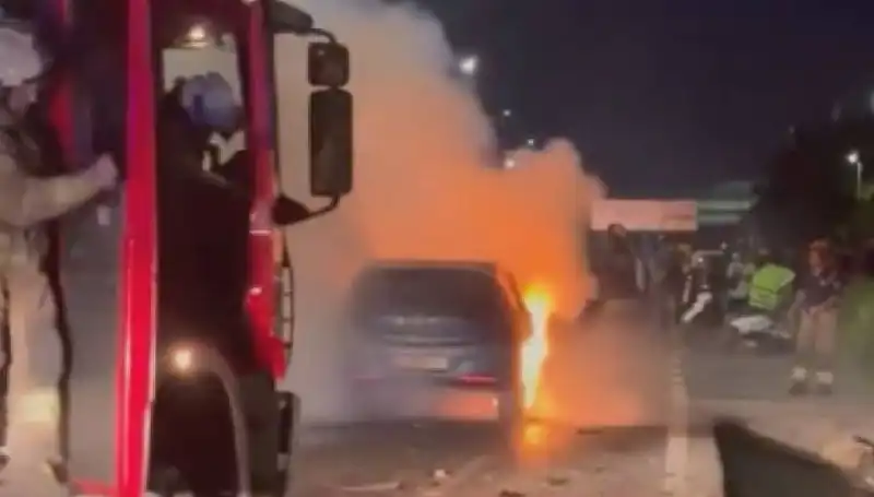 Otoyolda Bariyerlere Çarpan Araç Alev Alev Yandı: Görgü Tanıklarının Şok Edici Anları