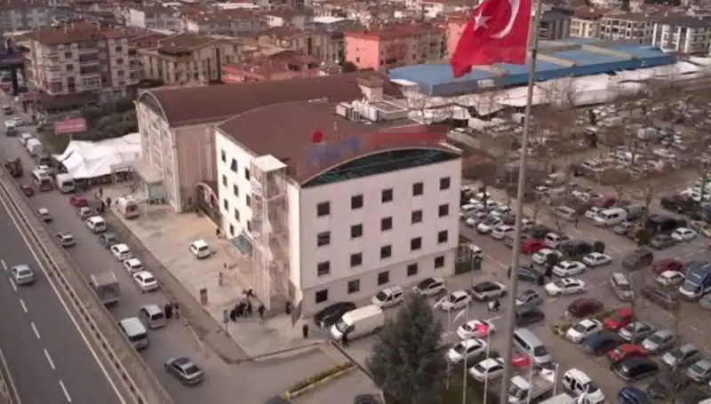 Özel Hastaneye Deprem Mührü! Perde Betonlarının Kestikleri İddia Ediliyor