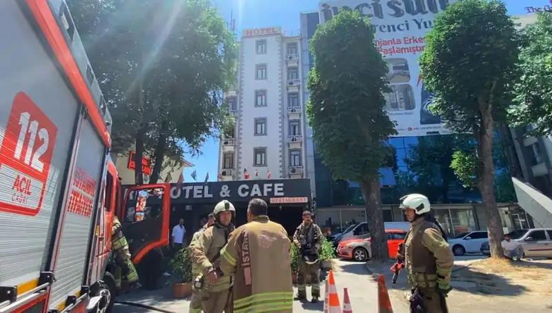 Fatih’te Otel Yemekhanesinde Çıkan Yangın Panik Yarattı