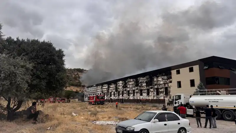 Kayseri'de Mobilya Fabrikasında Çıkan Yangın Zararını Büyüttü