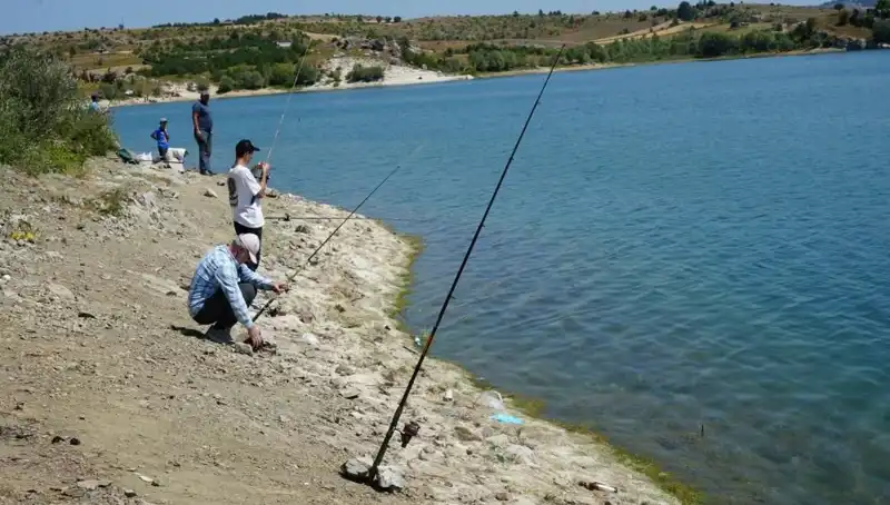 Kafesler Patladı, Balık Severler Barajda Ne Olduğunu Merak Ediyor!
