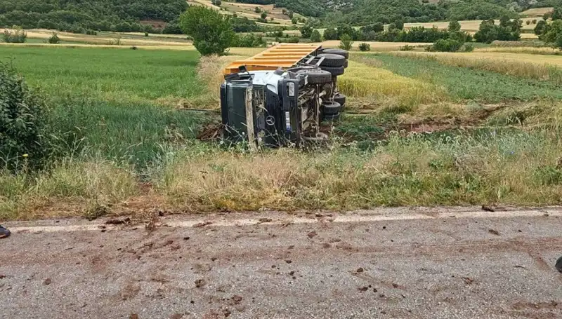 Tokat’ta Feci Kaza! Devrilen Kamyon Şoförü Hayatını Kaybetti