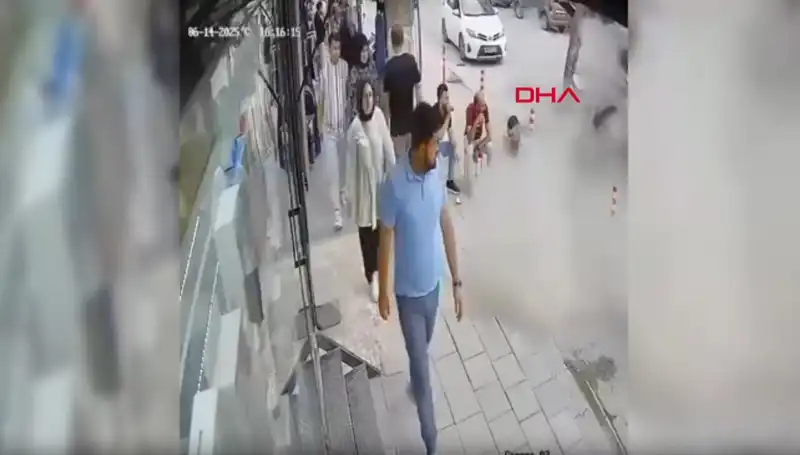 TIR Patlağıyla Gelen Korku: Çevredekiler Şoke Oldu!