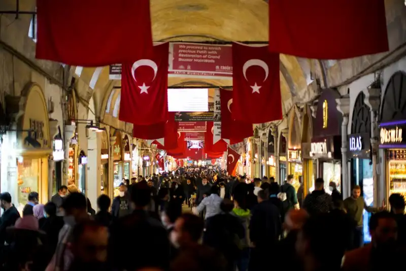 Kapalıçarşı'da 100 Milyon Liralık Vurgun: Lüks Restoran Toplantıları ve Çakarlı Araçlar