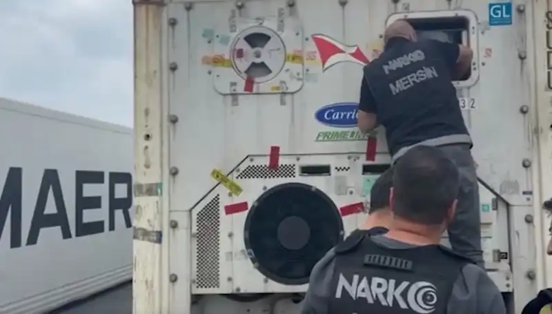 Mersin'de Uyuşturucu Operasyonu: Çetenin Sırrı Çözüldü!