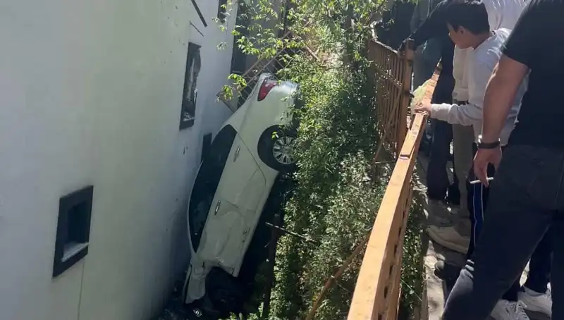 Kağıthane'de Korku Dolu Anlar: Metrelerce Sürüklenen Araç Dehşet Saçtı