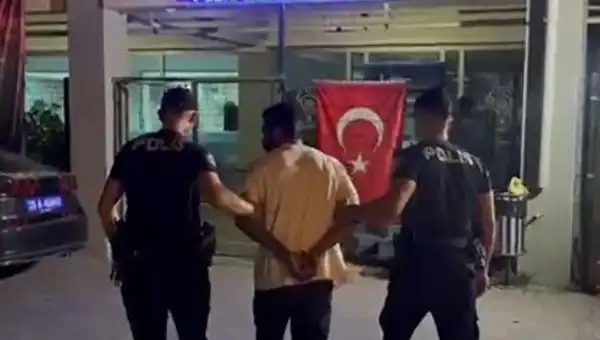 İzmir'de 18 Yıl 9 Aylık Firari Mahkum İstihbarat Operasyonuyla Yakalandı