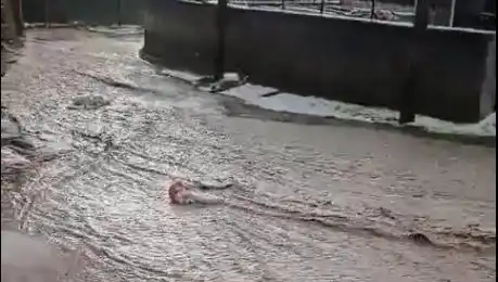 Sivas'ta Sağanak ve Dolu: Sıcak Yazı Geride Bırakan Felaket!