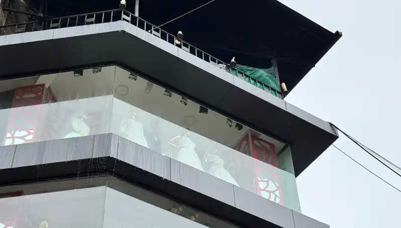 Giyim Mağazasında Korkutan Yangın: Müşteriler Panik Halinde Çıktı