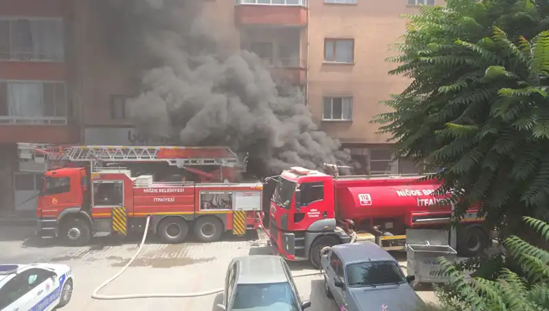 Niğde'deki Beyaz Eşya Deposunda Korkutan Yangın: Olayın Perde Arkası
