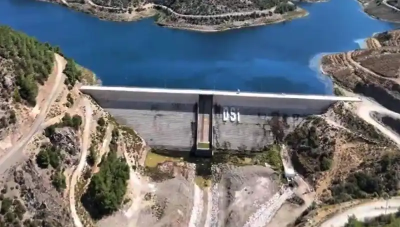 Çeşme'de Su Kesintileri Son Buluyor: Yeni Proje ile Su Hasreti Bitiyor