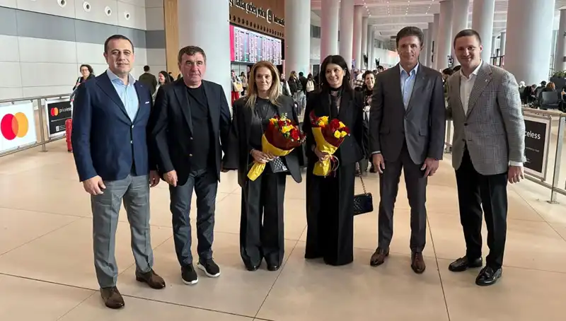 Hagi ve Popescu İstanbul'da Futbolseverlerle B buluşuyor!
