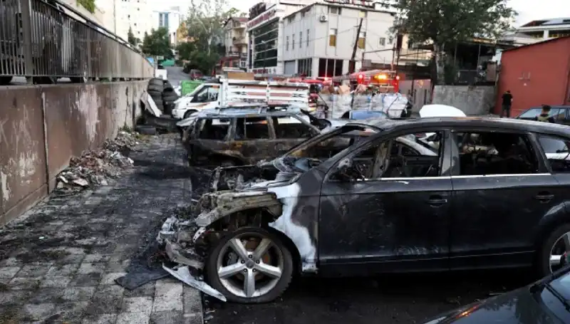 Sanayi Bölgesinde Bekleyen Araçlar Yangınla Kül Oldu: Nedenleri ve Etkileri