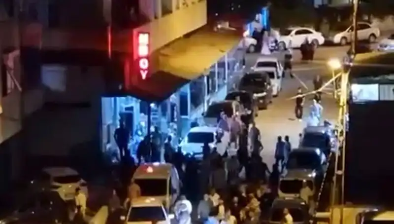 Düğün Çıkışı Gerginliği: Araçla Kalabalığa Dalınca Neler Oldu?