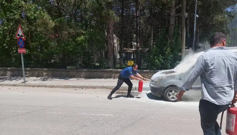 Emniyet Binasının Önünde Alev Alan Araçta Neler Oldu?