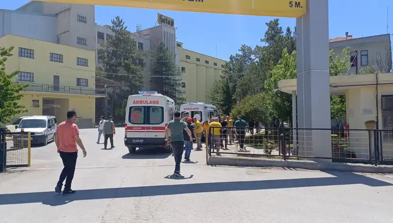 Çorum'daki Un Fabrikasında Korkunç Patlama: 10 Yaralı, Biri Ağır!