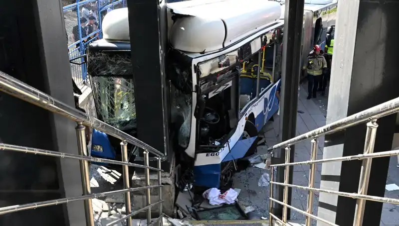 Ankara'da Belediye Otobüsü Kazası: 27 Yaralı, 1'i Ağır